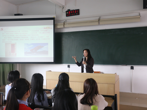 王琼书记给同学们讲解十九大的意义